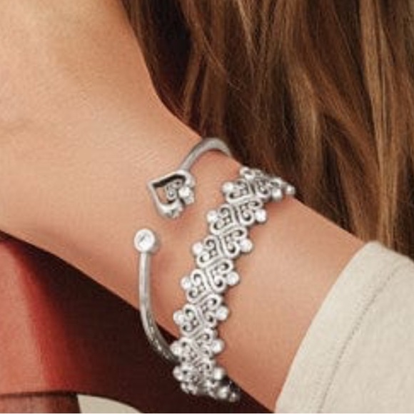 New Brighton Alcazar Silver Heart Bracelet with Crystal Accents - Picture 3 of 5